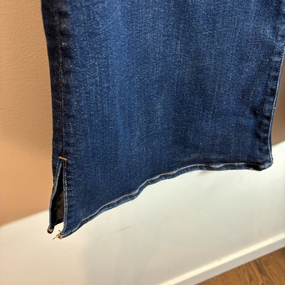 AMERICAN EAGLE Sz 20 Super  High Rise Slit on Hem Mid Wash Flare Leg Jeans - Picture 5 of 13